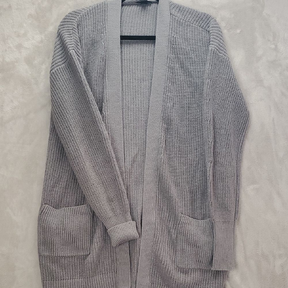 ANN TAYLOR | MEDIUM WOMENS | LONG SLEEVE KNIT CARDIGAN SWEATER in GREY 77379